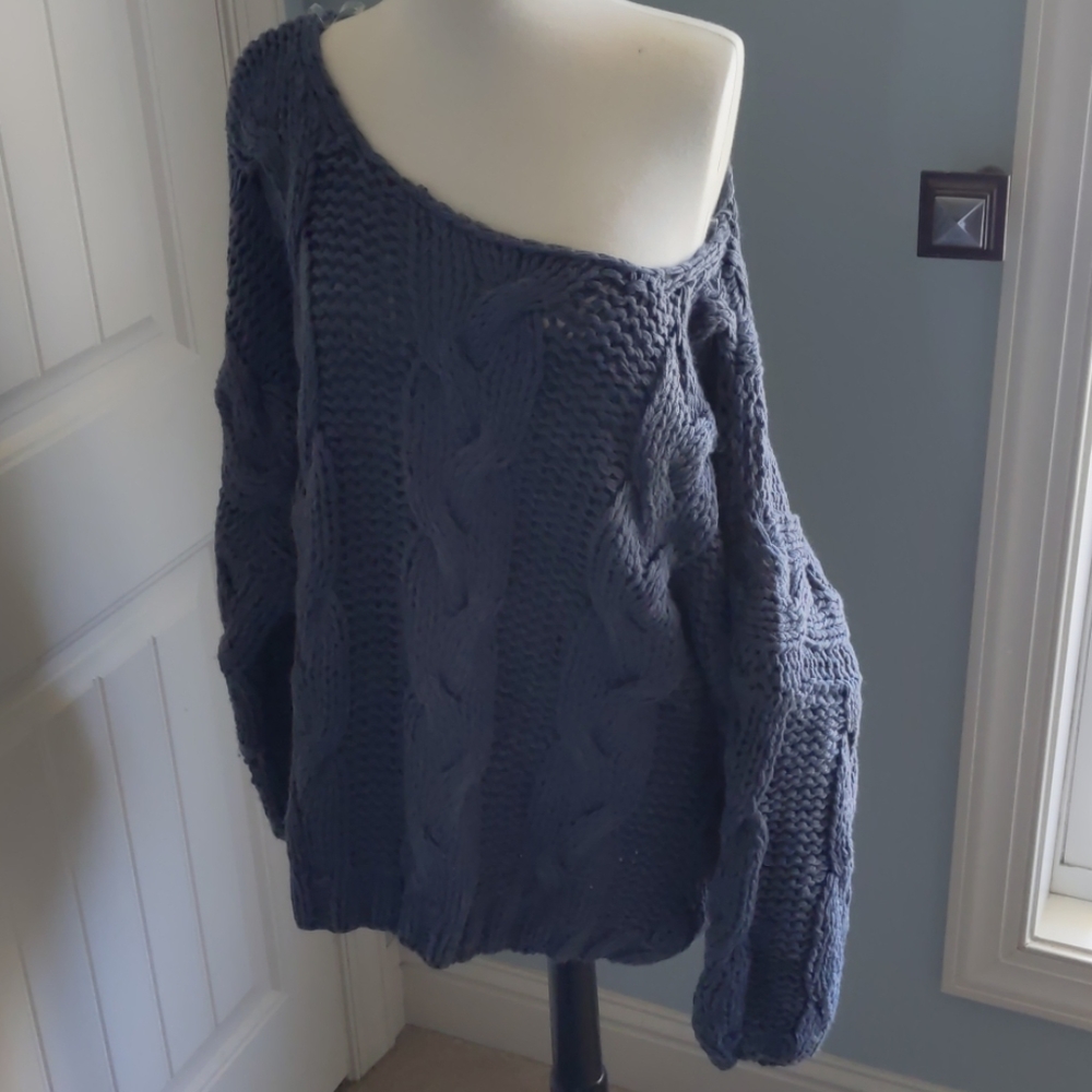POL sweater - Picture 4 of 4